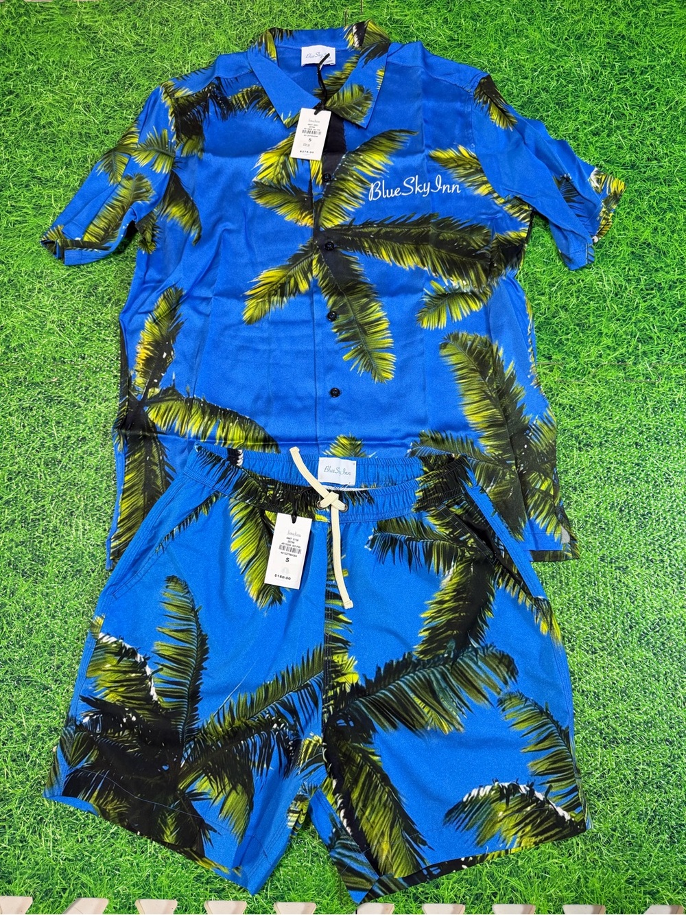NWT Matching Blue Sky Inn Blue Palm Frond Shirt And Short Size Small Mens